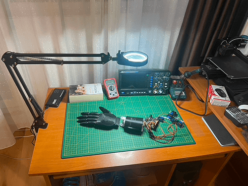 First muscle signals recorded on the third bionic hand prototype